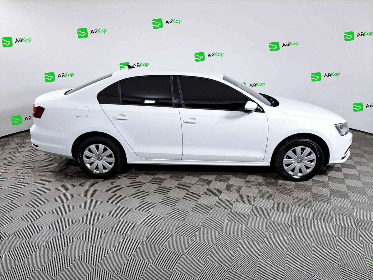 Volkswagen Jetta с пробегом — 2016 год. Фото: #3