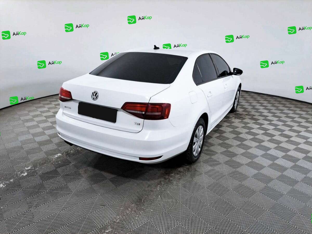 Volkswagen Jetta с пробегом — 2016 год. Фото: #4