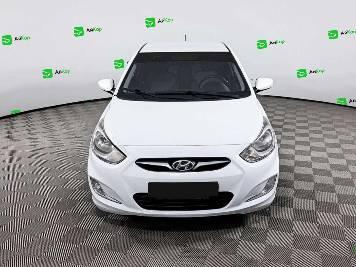 Hyundai Solaris с пробегом — 2013 год. Фото: #1