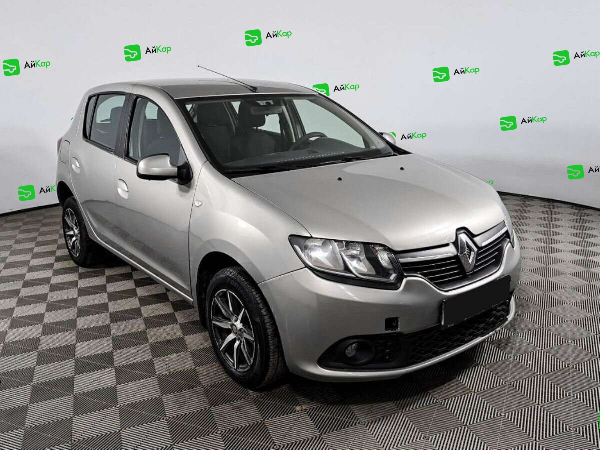 Renault Sandero с пробегом — 2015 год. Фото: #2