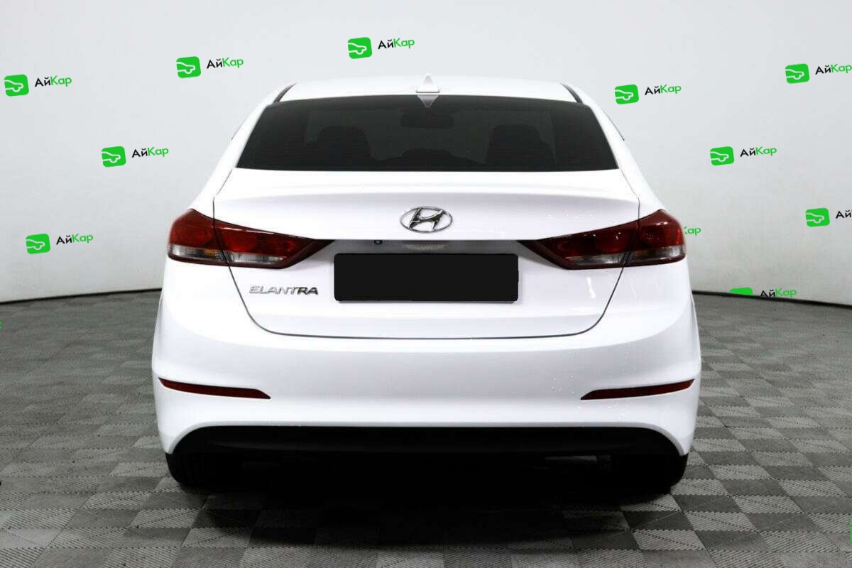 Hyundai Elantra с пробегом — 2018 год. Фото: #5