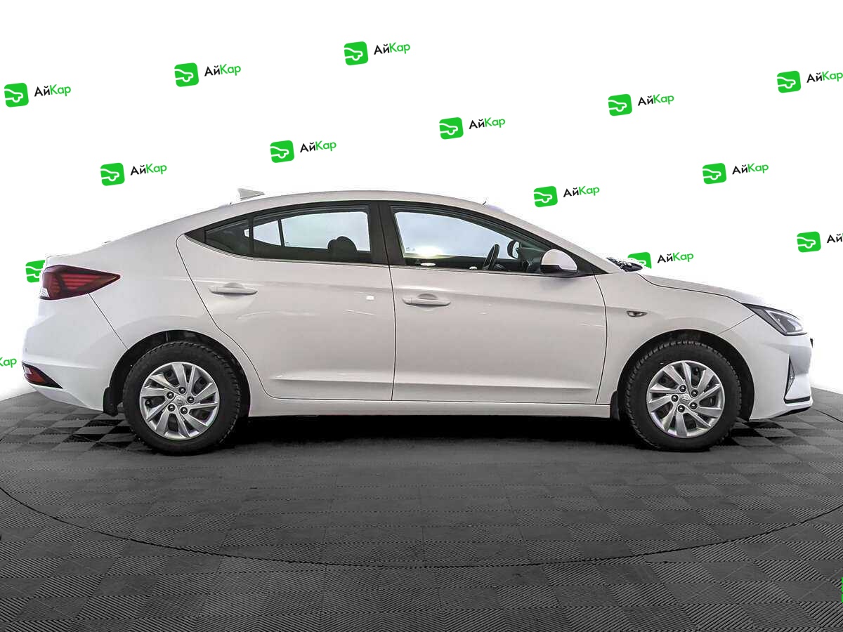 Hyundai Elantra с пробегом — 2020 год. Фото: #3