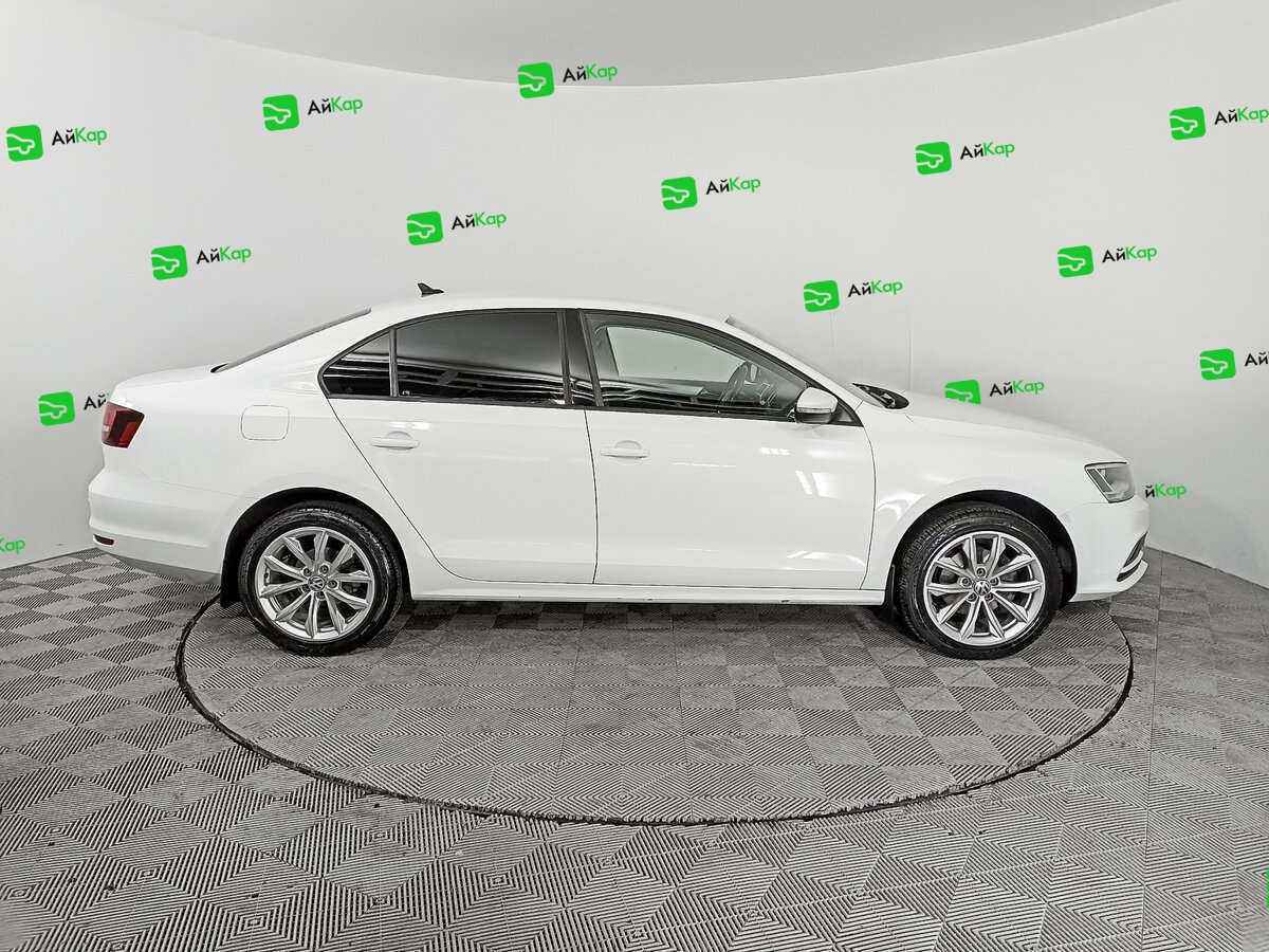 Volkswagen Jetta с пробегом — 2016 год. Фото: #3