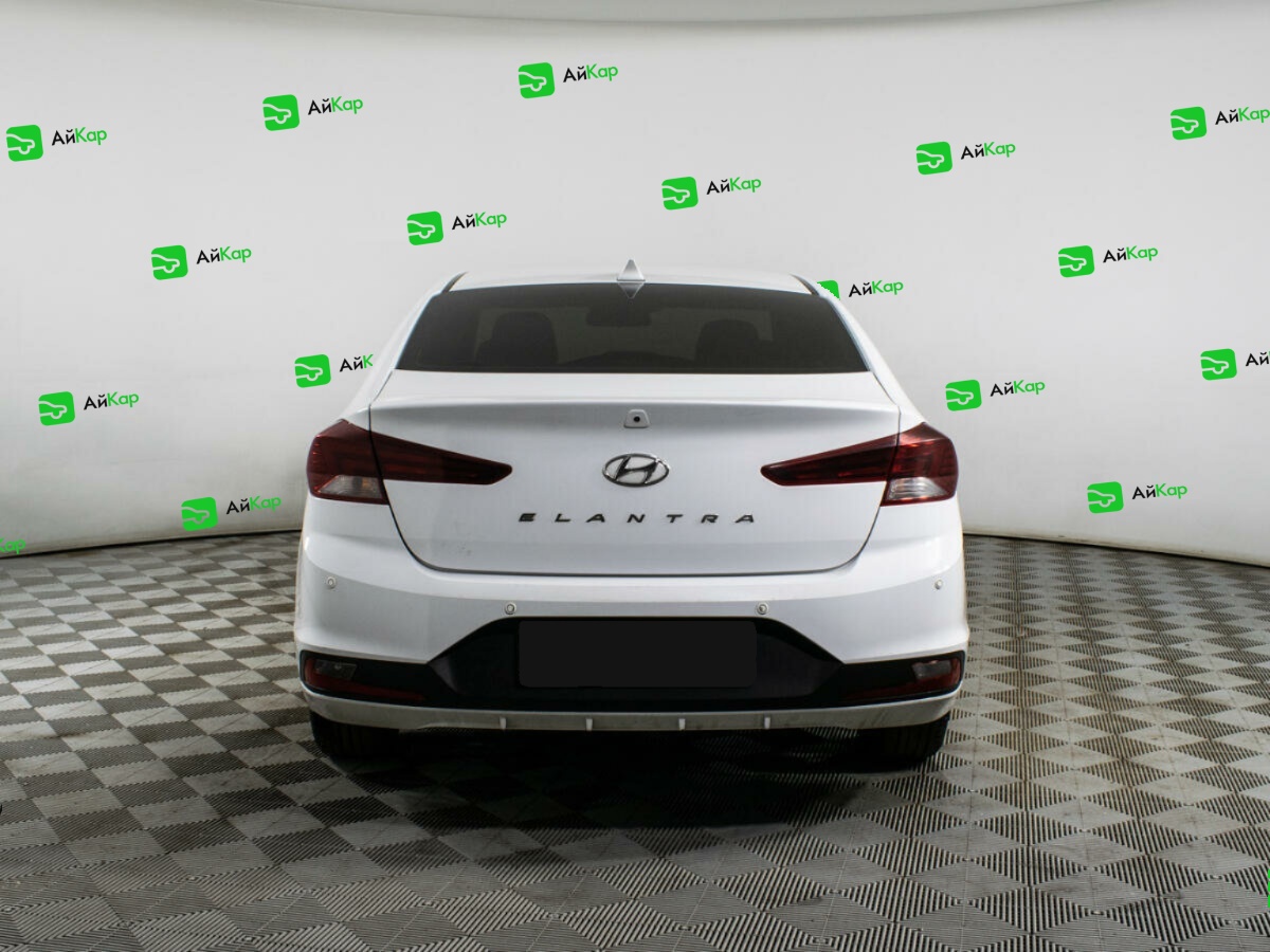Hyundai Elantra с пробегом — 2019 год. Фото: #5