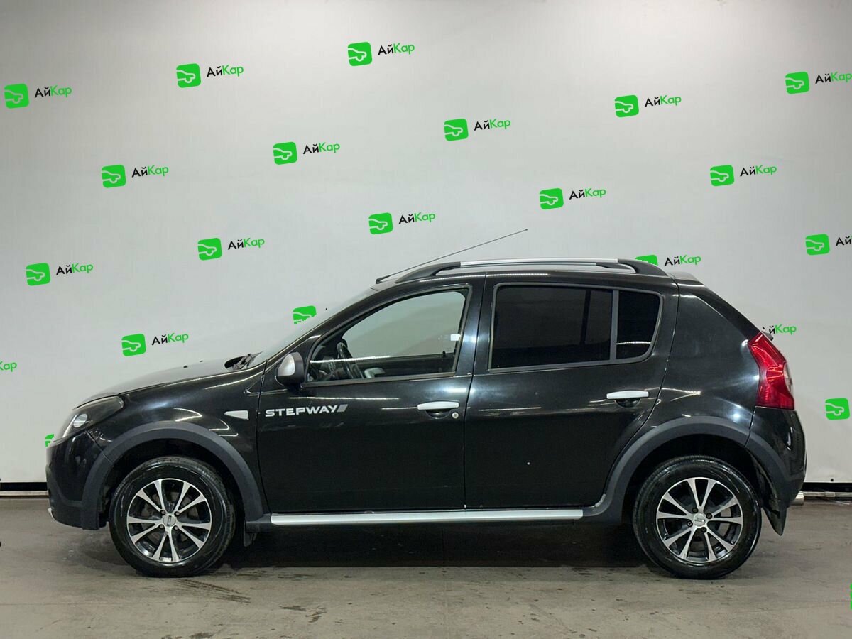 Renault Sandero с пробегом — 2012 год. Фото: #7