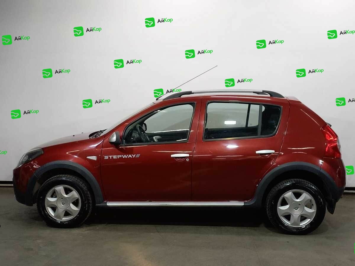 Renault Sandero с пробегом — 2012 год. Фото: #7