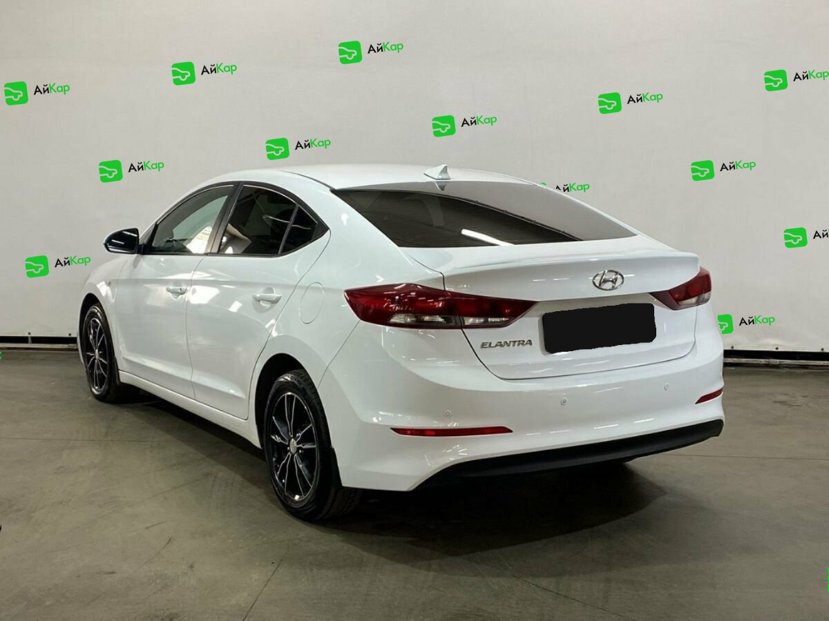 Hyundai Elantra с пробегом — 2017 год. Фото: #6