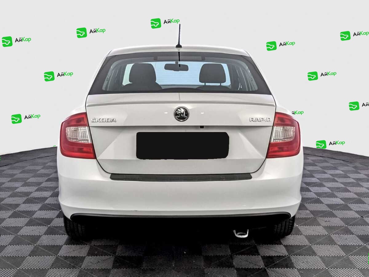 Skoda Rapid с пробегом — 2015 год. Фото: #5