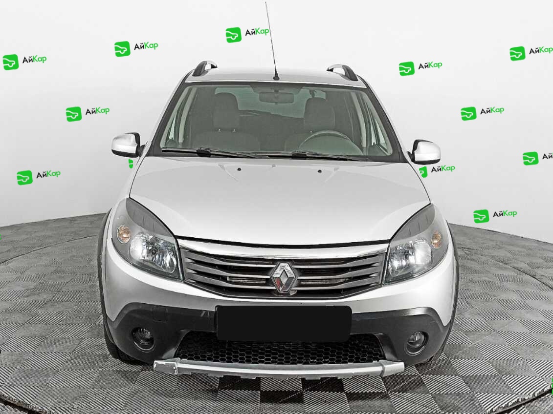 Renault Sandero с пробегом — 2013 год. Фото: #1