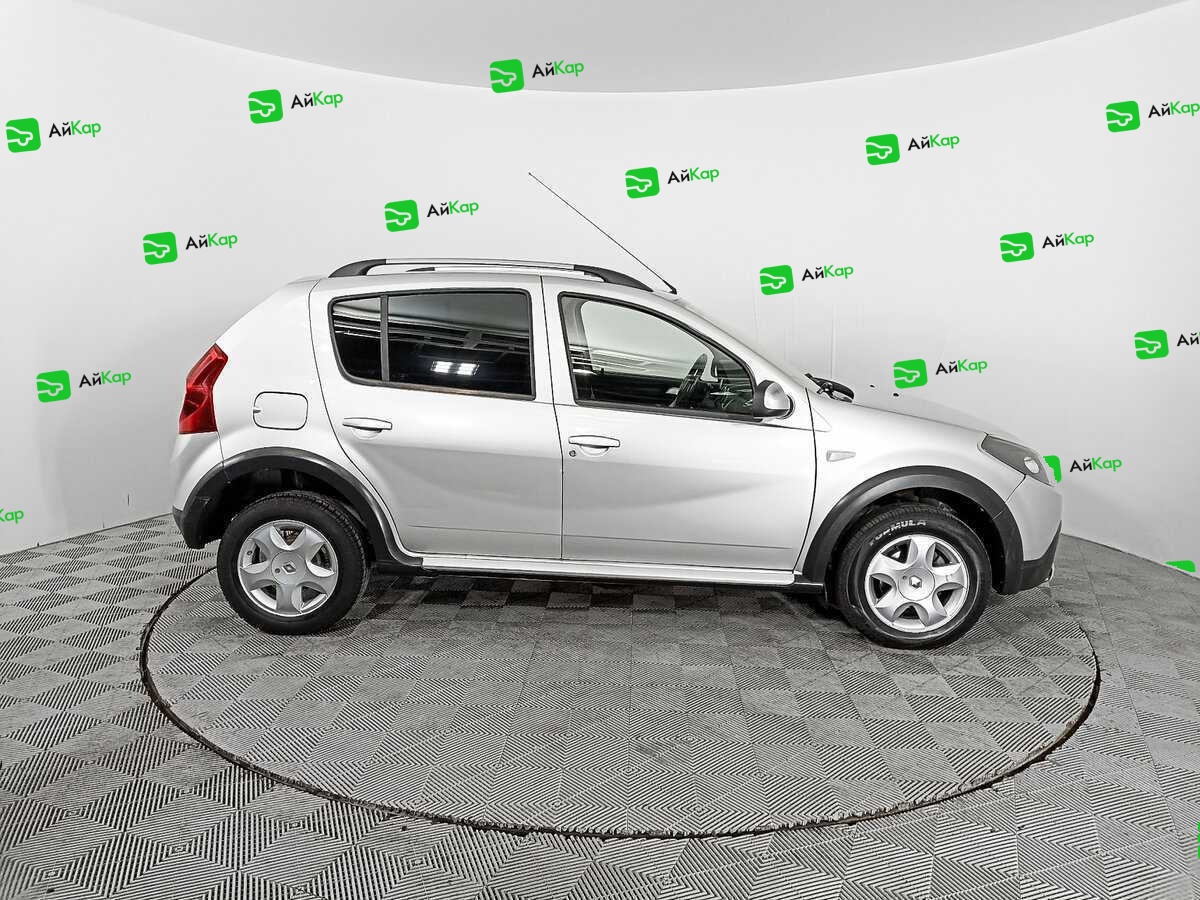 Renault Sandero с пробегом — 2013 год. Фото: #3