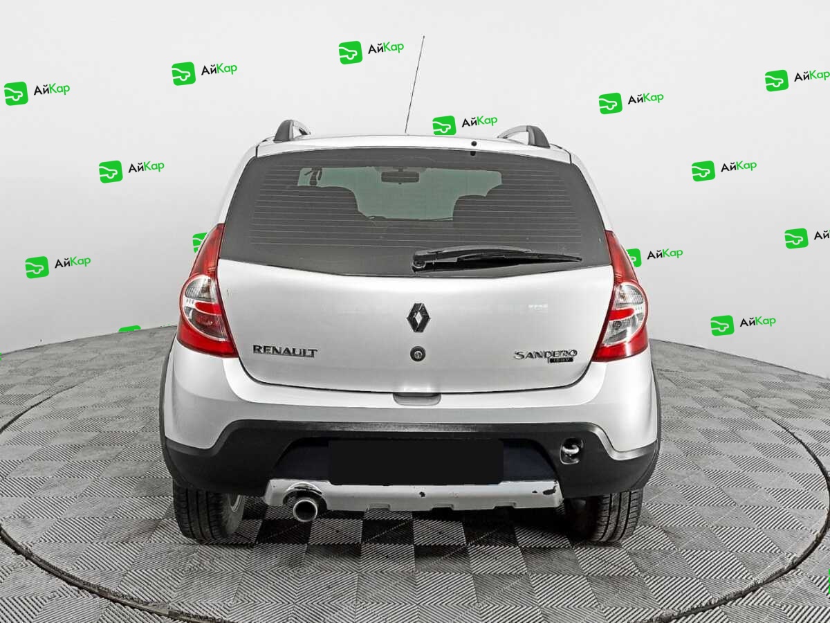 Renault Sandero с пробегом — 2013 год. Фото: #5