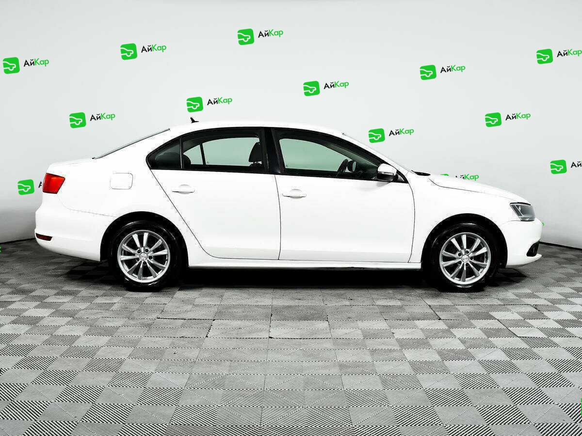 Volkswagen Jetta с пробегом — 2012 год. Фото: #3