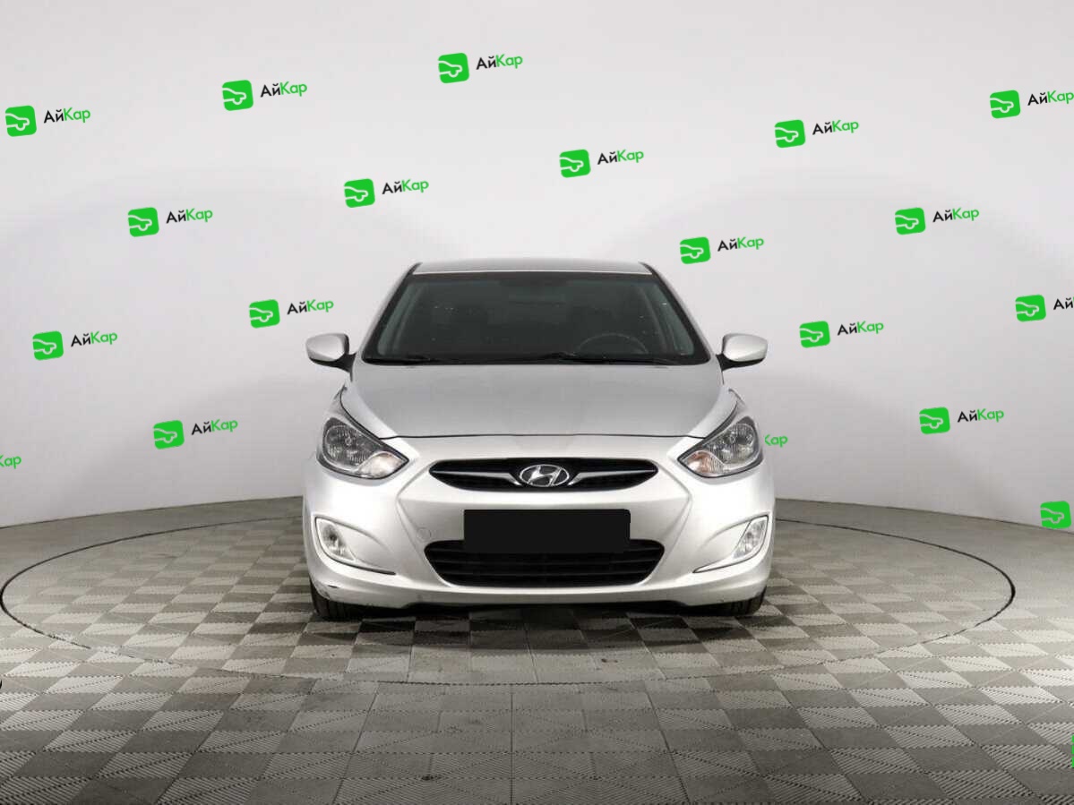 Hyundai Solaris с пробегом — 2012 год. Фото: #1