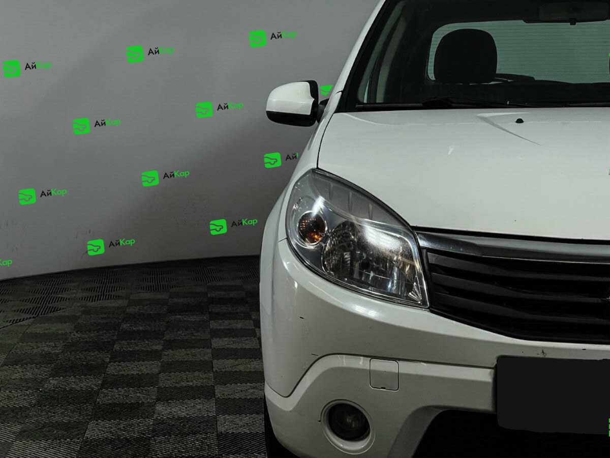 Renault Sandero с пробегом — 2013 год. Фото: #8