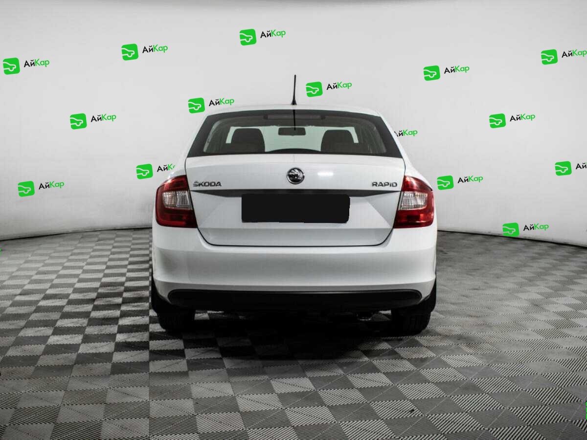 Skoda Rapid с пробегом — 2014 год. Фото: #4