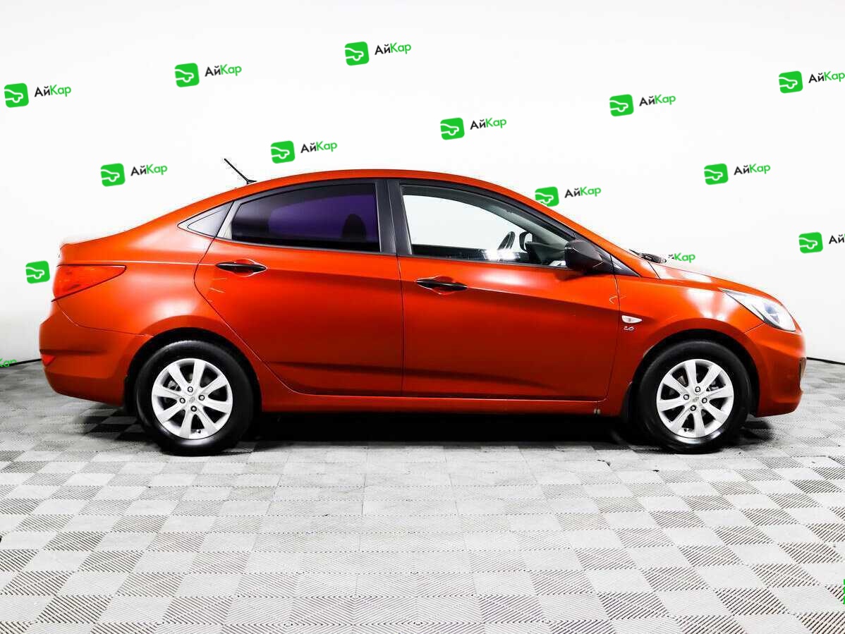 Hyundai Solaris с пробегом — 2012 год. Фото: #3