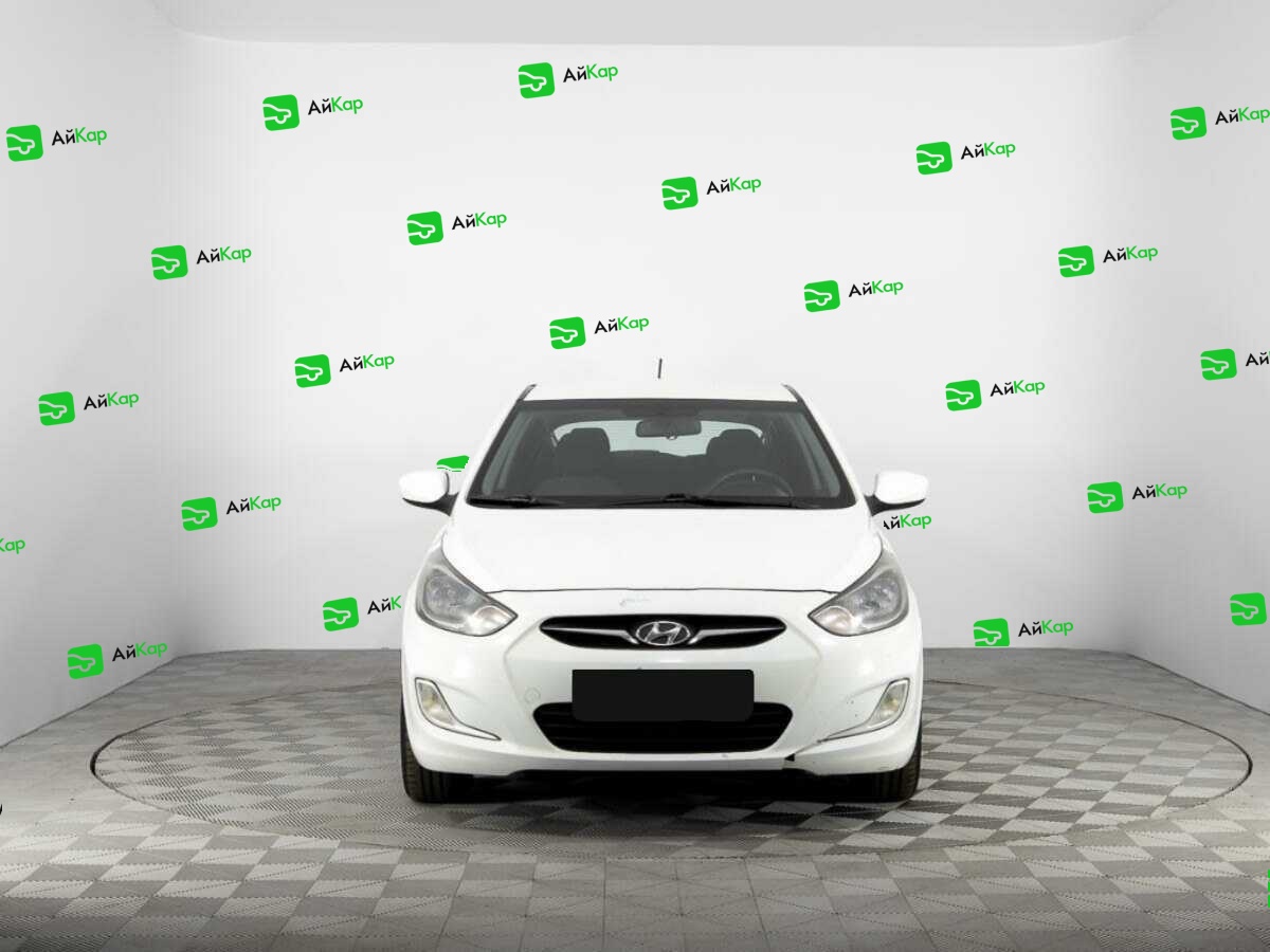 Hyundai Solaris с пробегом — 2012 год. Фото: #1