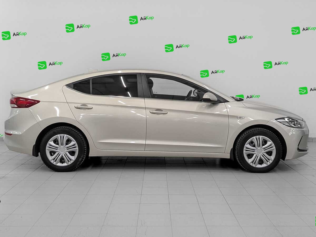 Hyundai Elantra с пробегом — 2017 год. Фото: #3