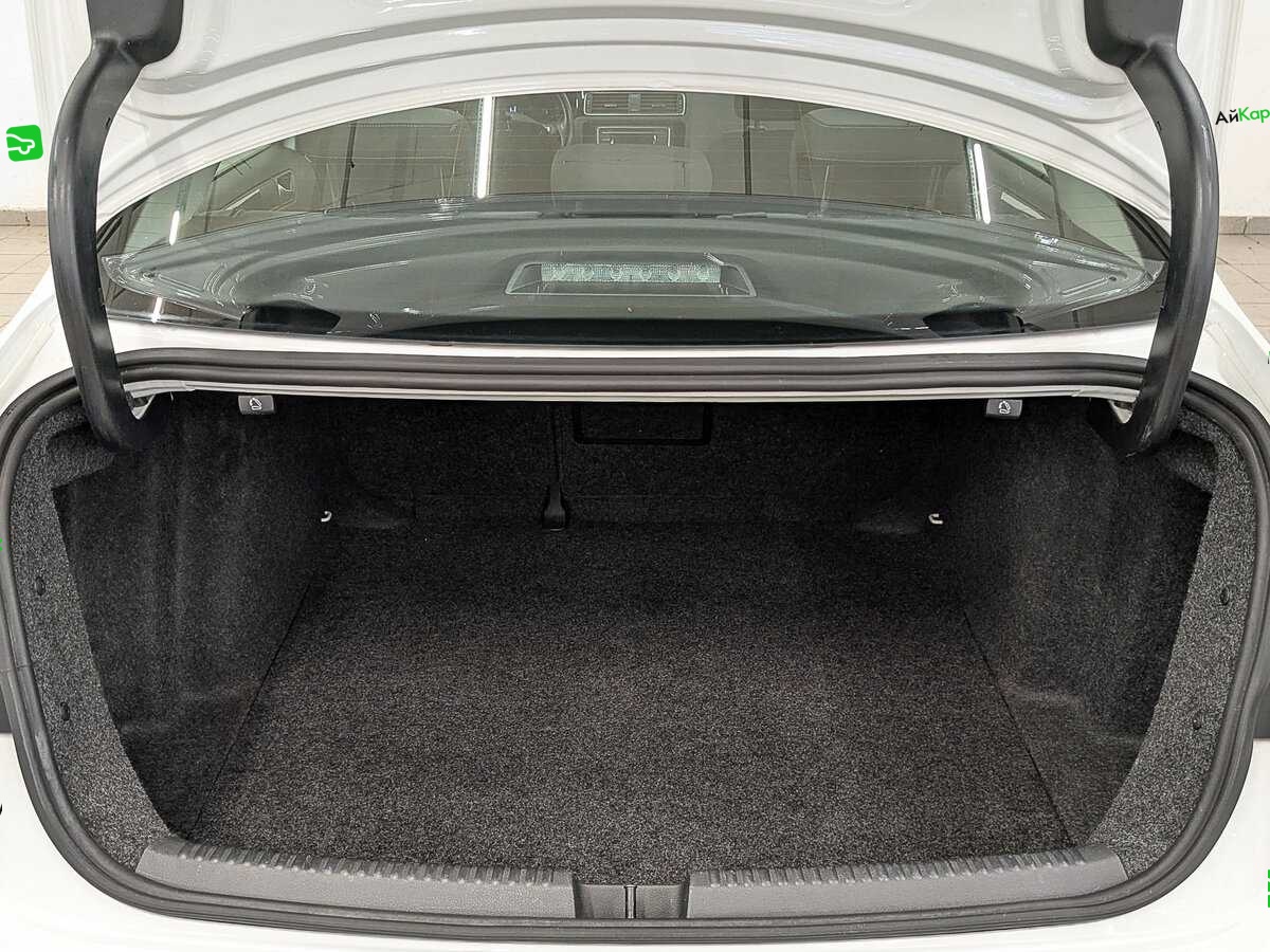 Volkswagen Jetta с пробегом — 2016 год. Фото: #9