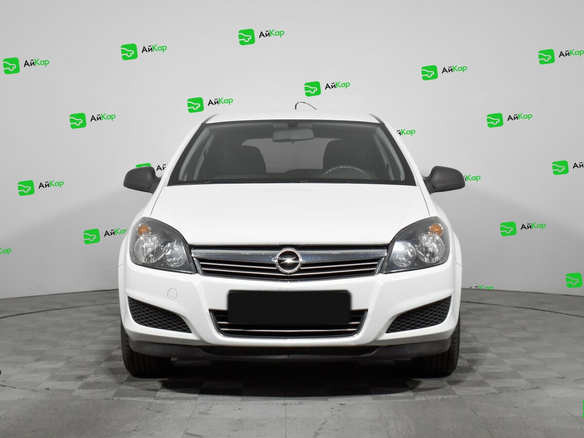 Opel Astra с пробегом — 2013 год. Фото: #1
