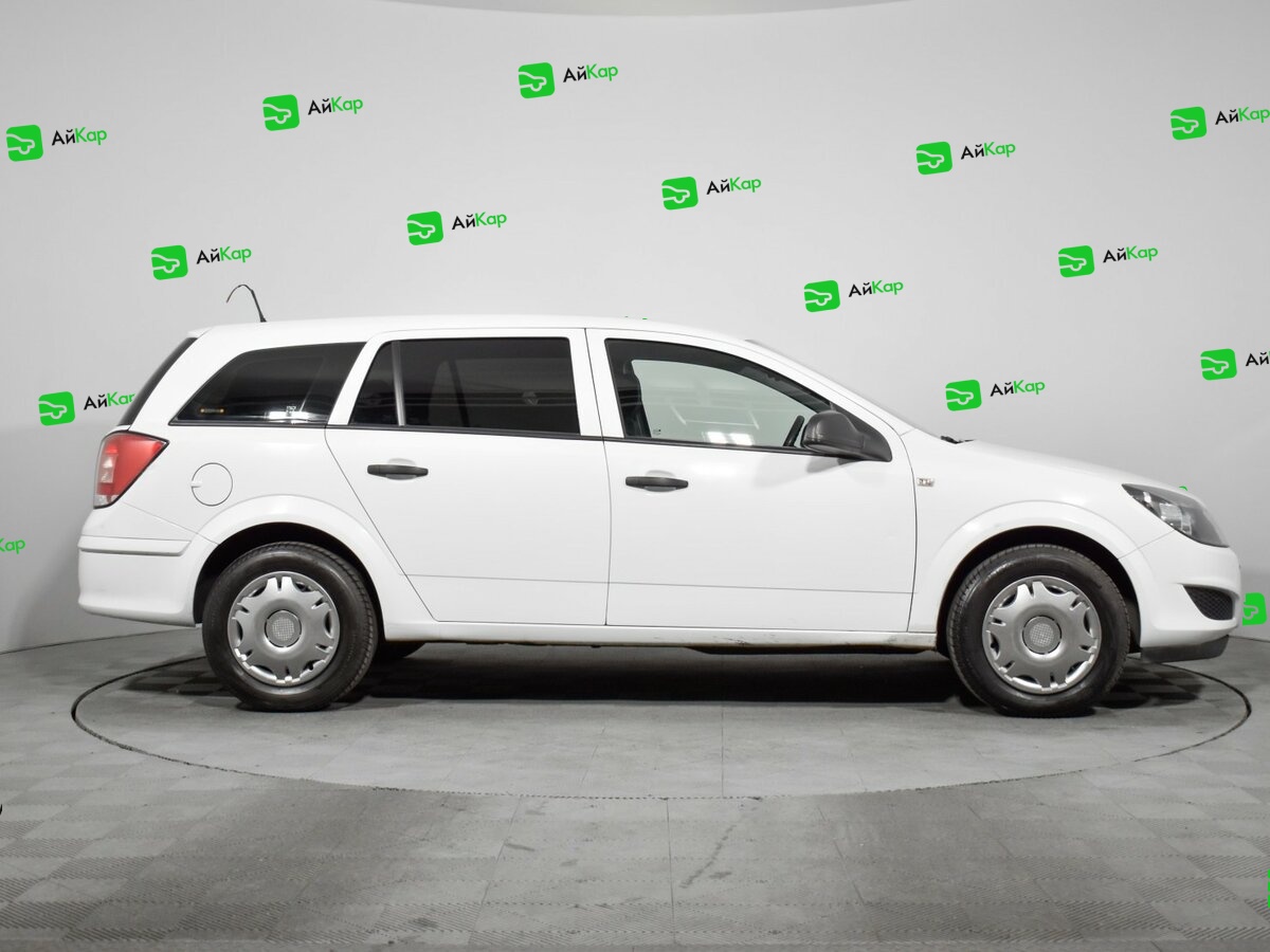 Opel Astra с пробегом — 2013 год. Фото: #3