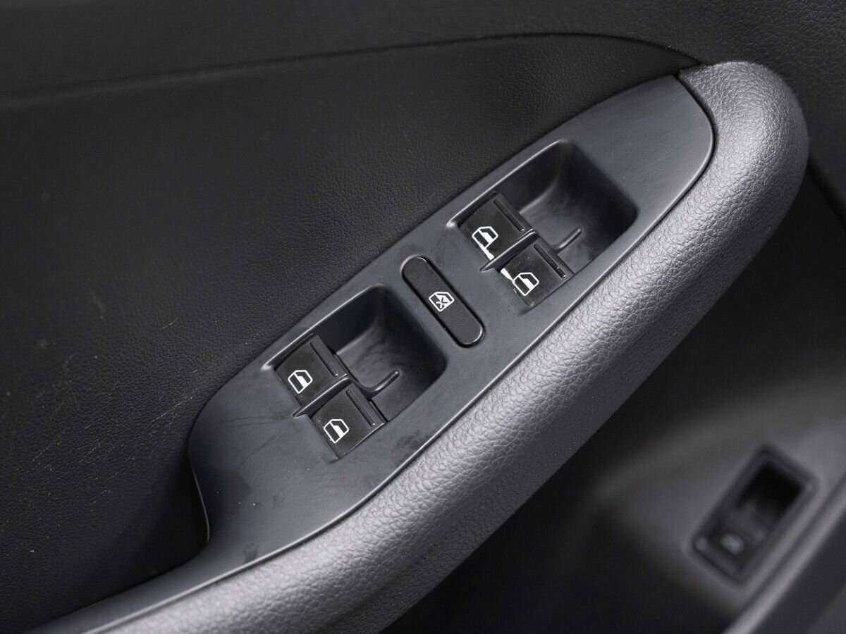 Volkswagen Jetta с пробегом — 2012 год. Фото: #12