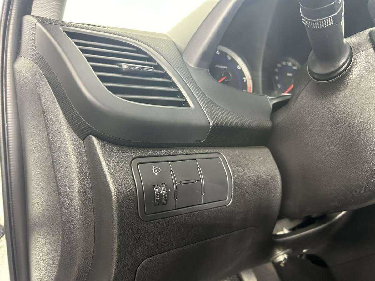 Hyundai Solaris с пробегом — 2015 год. Фото: #8