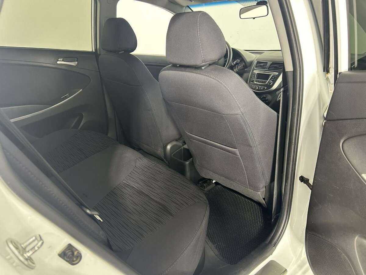 Hyundai Solaris с пробегом — 2015 год. Фото: #15