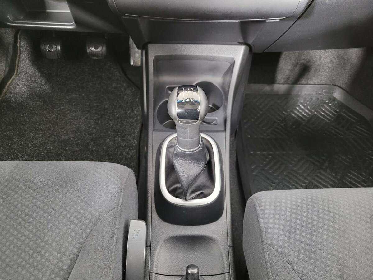 Nissan Tiida с пробегом — 2013 год. Фото: #12