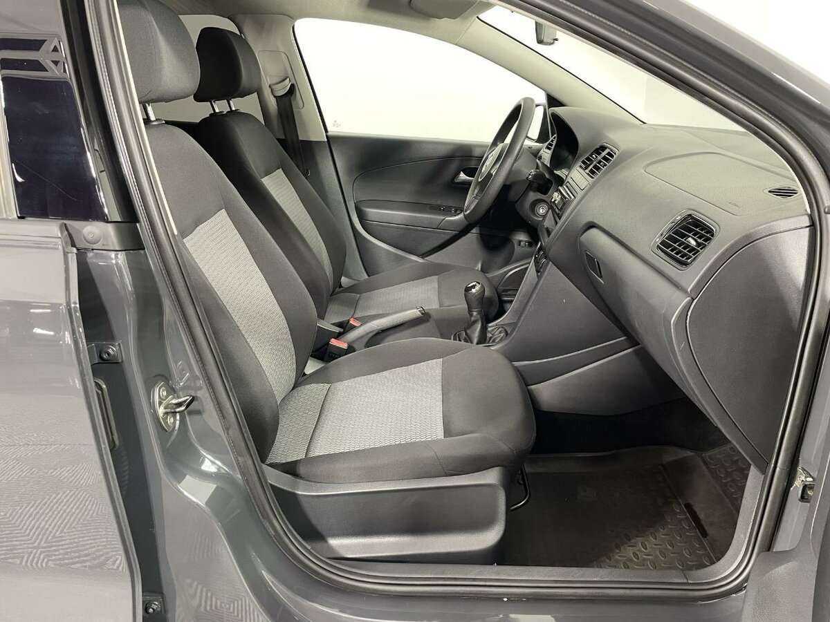 Volkswagen Polo с пробегом — 2013 год. Фото: #13