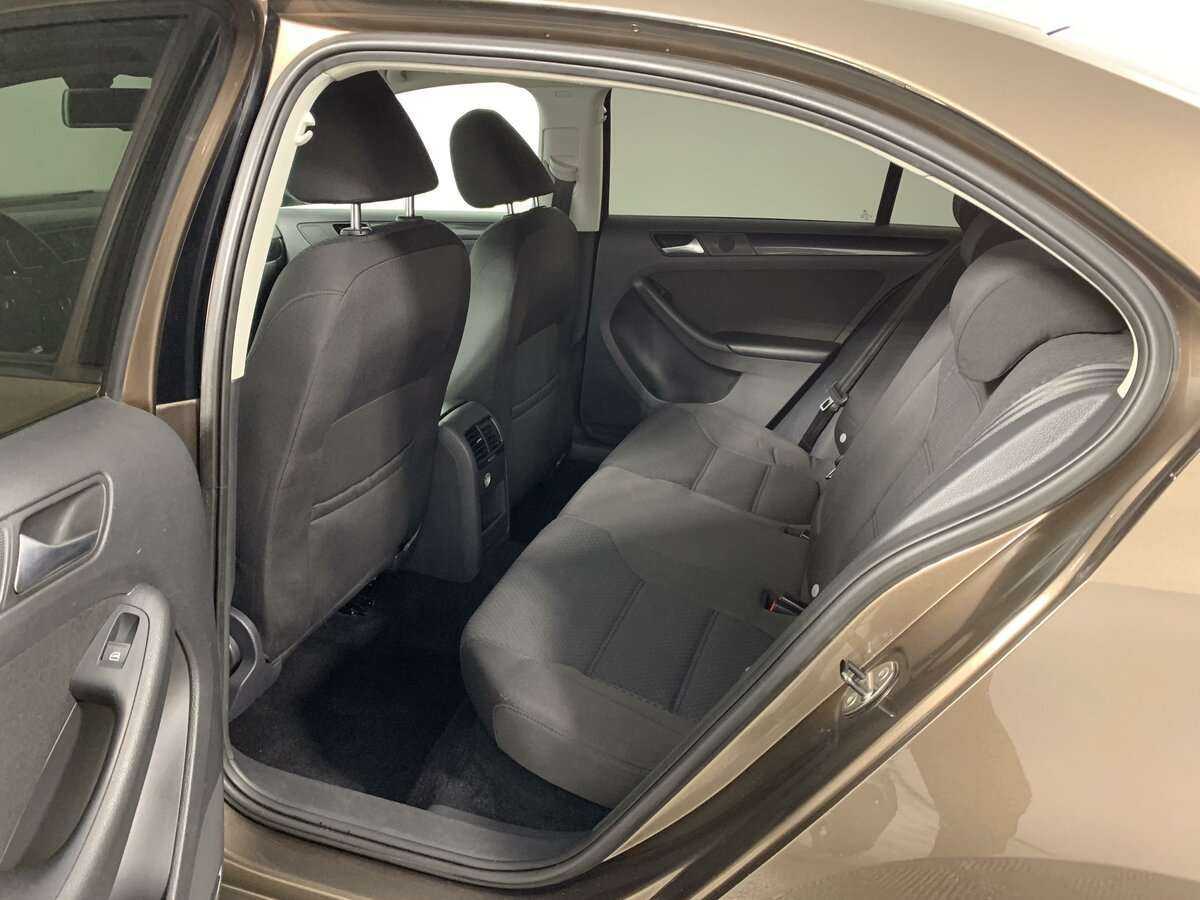 Volkswagen Jetta с пробегом — 2013 год. Фото: #9