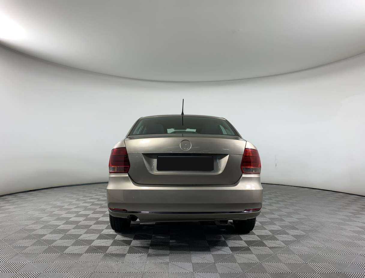 Volkswagen Polo с пробегом — 2015 год. Фото: #5