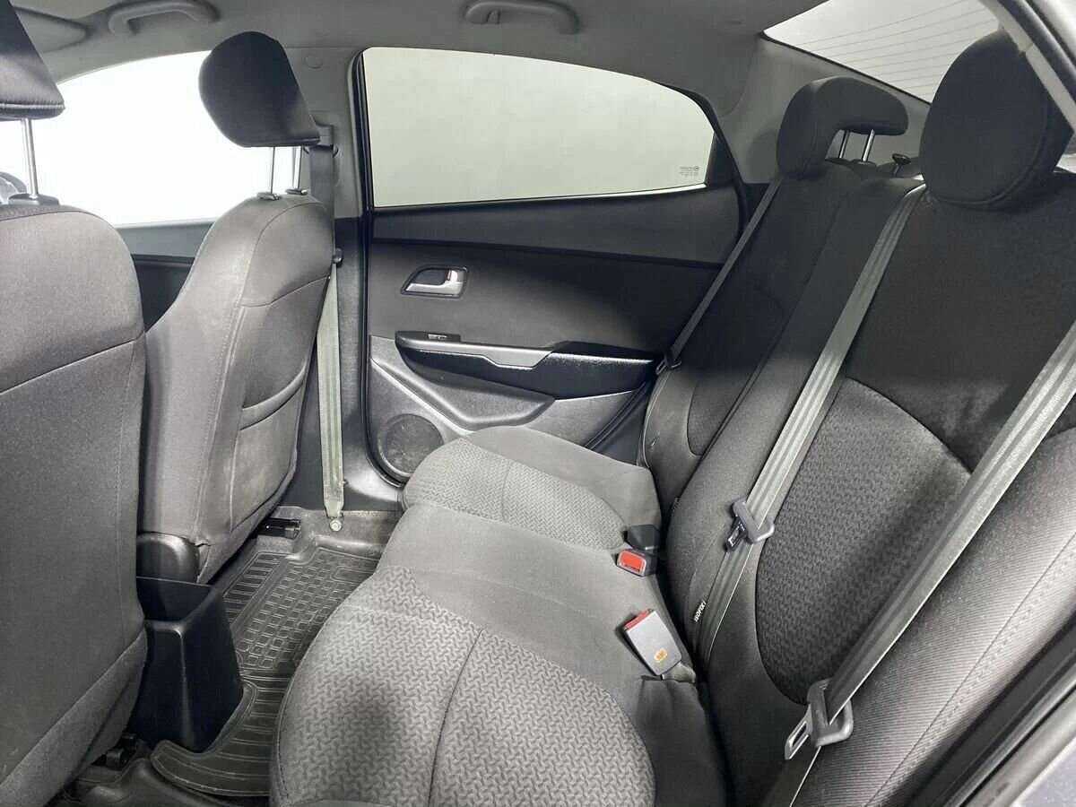 Kia Rio с пробегом — 2013 год. Фото: #7