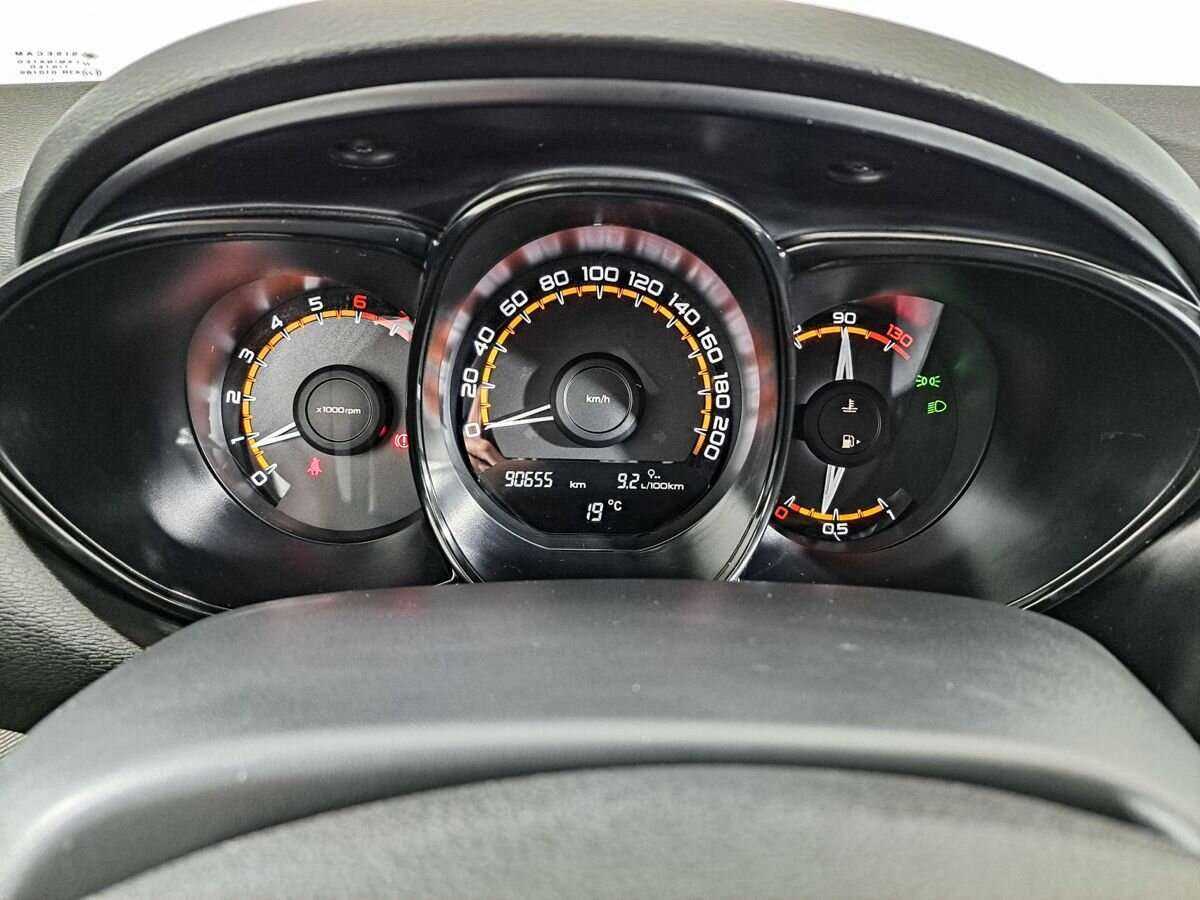 Lada (ВАЗ) Vesta с пробегом — 2019 год. Фото: #10