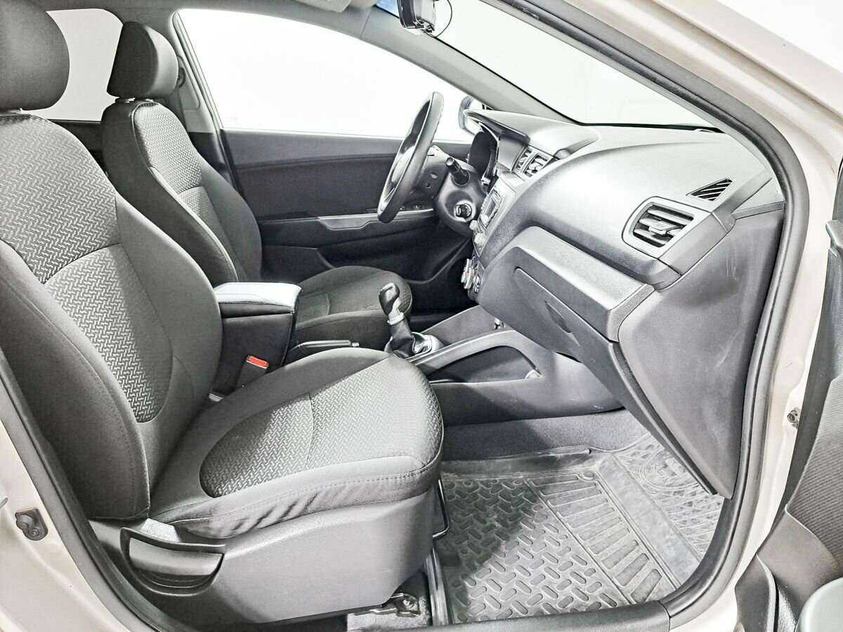 Kia Rio с пробегом — 2013 год. Фото: #8