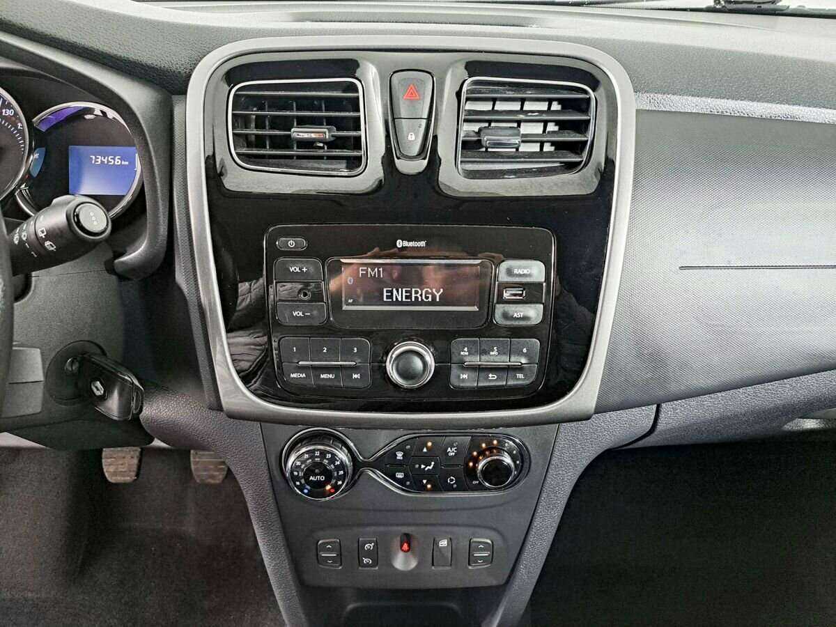 Renault Sandero с пробегом — 2017 год. Фото: #12