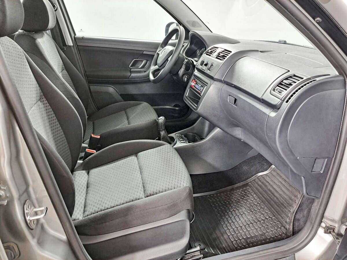 Skoda Fabia с пробегом — 2013 год. Фото: #8