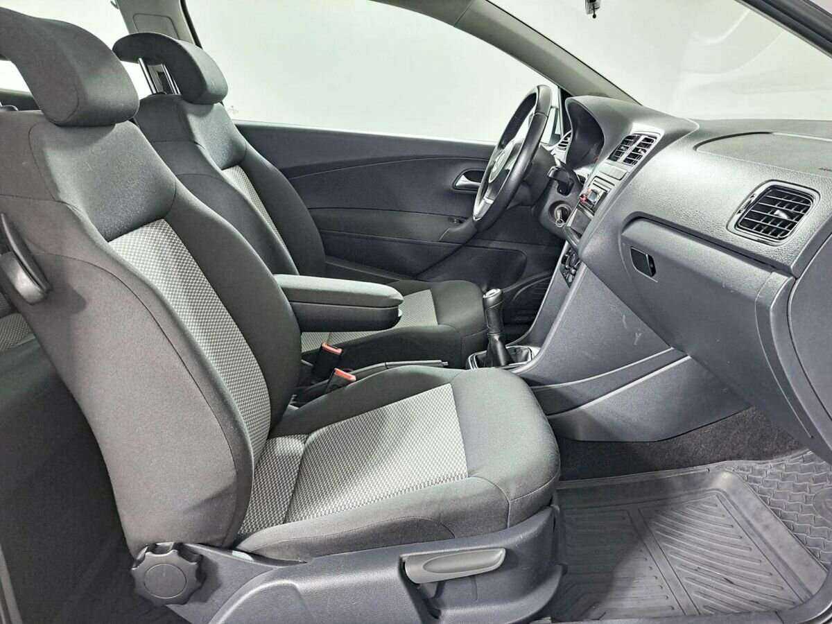 Volkswagen Polo с пробегом — 2012 год. Фото: #8