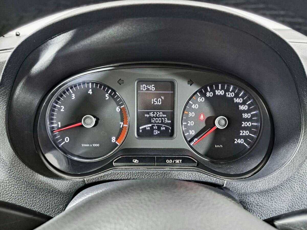 Volkswagen Polo с пробегом — 2012 год. Фото: #10