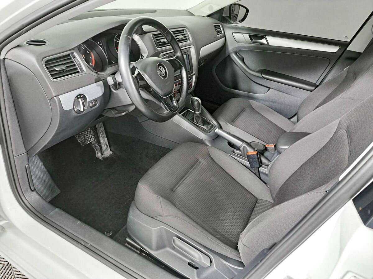 Volkswagen Jetta с пробегом — 2016 год. Фото: #15