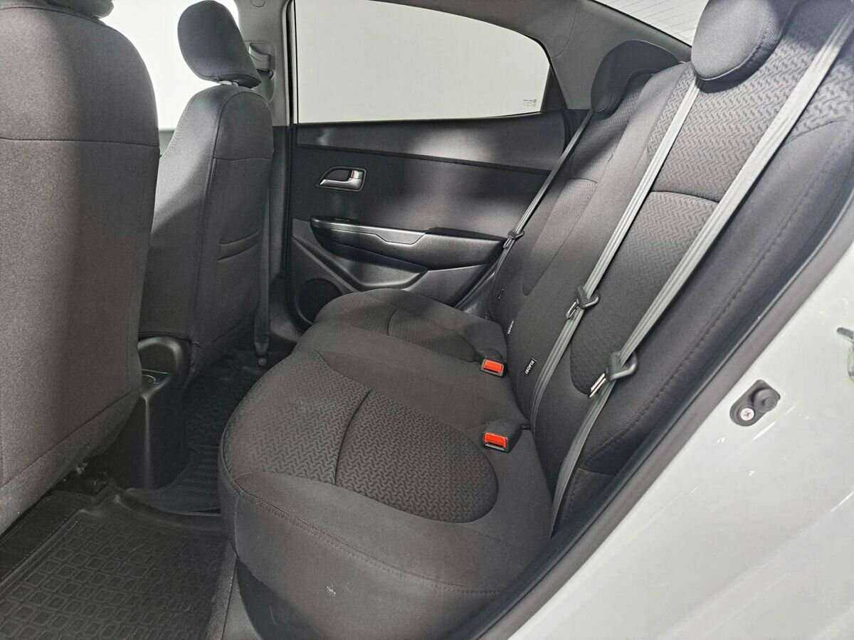 Kia Rio с пробегом — 2012 год. Фото: #11