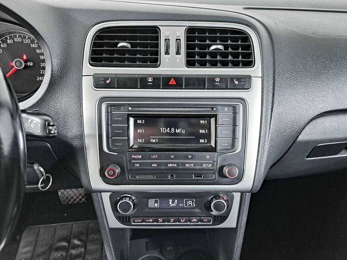 Volkswagen Polo с пробегом — 2017 год. Фото: #12