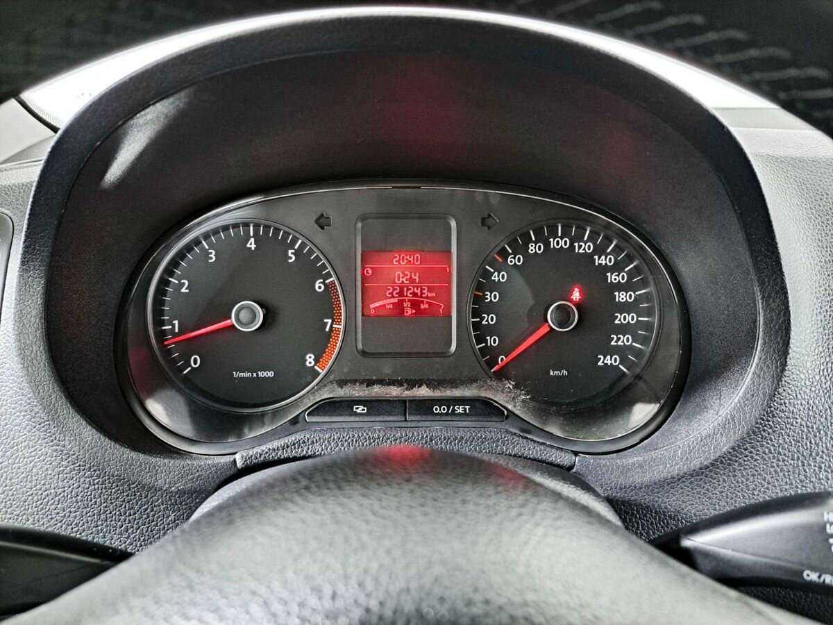 Volkswagen Polo с пробегом — 2012 год. Фото: #12