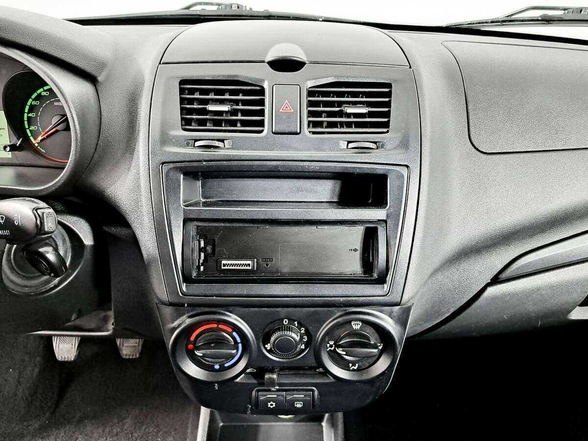 Lada (ВАЗ) Kalina с пробегом — 2015 год. Фото: #11