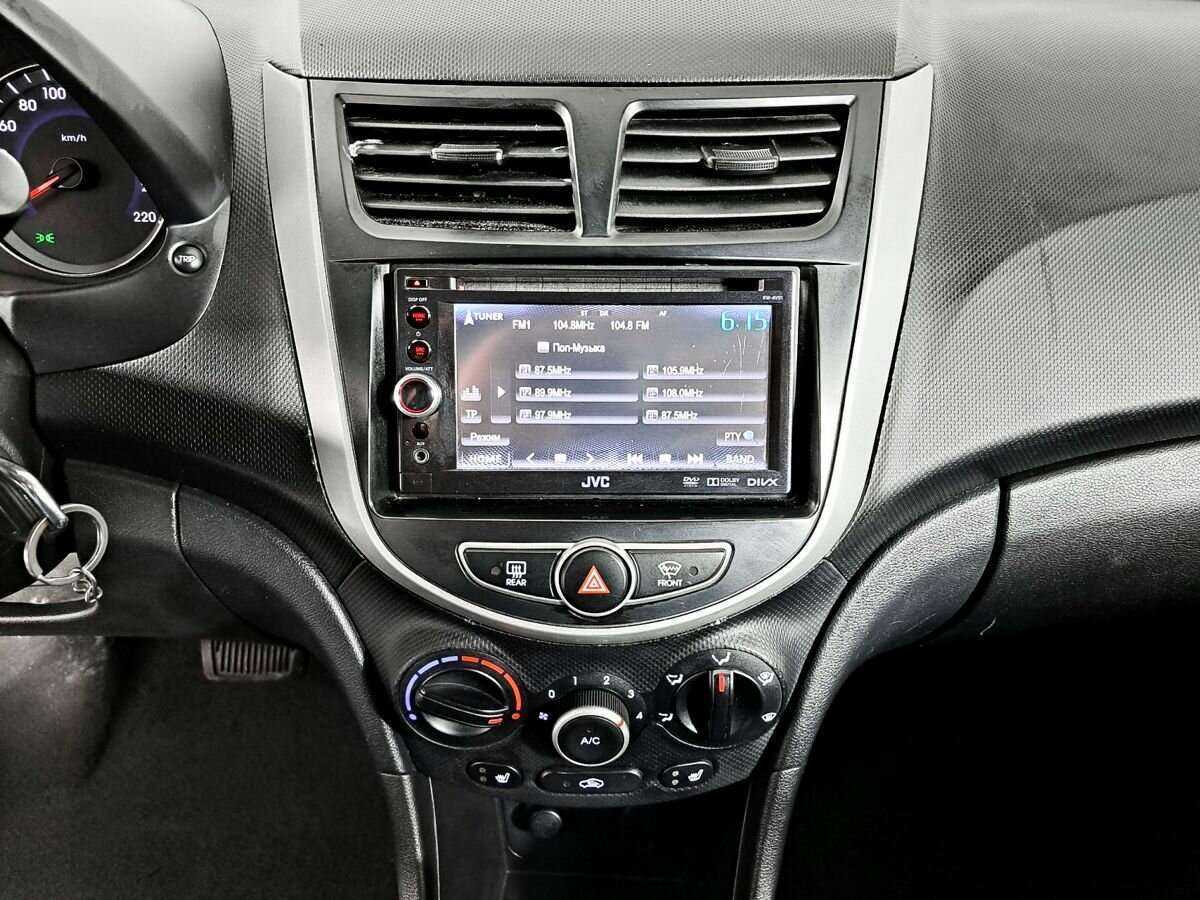 Hyundai Solaris с пробегом — 2013 год. Фото: #12