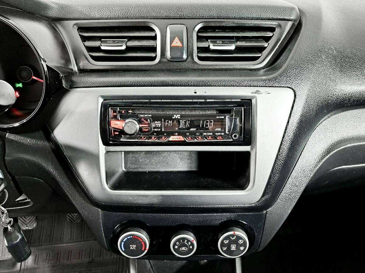 Kia Rio с пробегом — 2015 год. Фото: #12