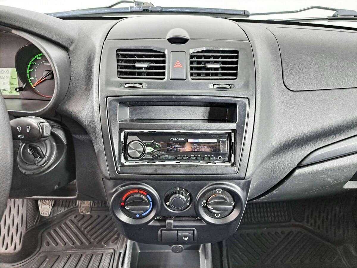 Lada (ВАЗ) Kalina с пробегом — 2015 год. Фото: #11