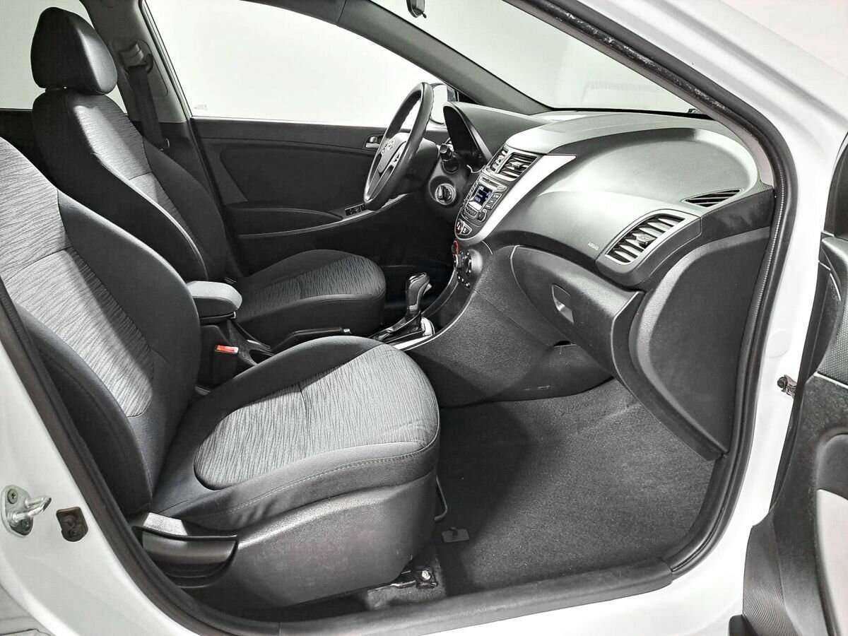 Hyundai Solaris с пробегом — 2015 год. Фото: #6