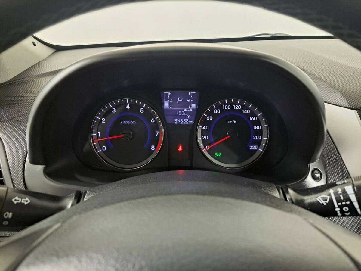 Hyundai Solaris с пробегом — 2015 год. Фото: #10