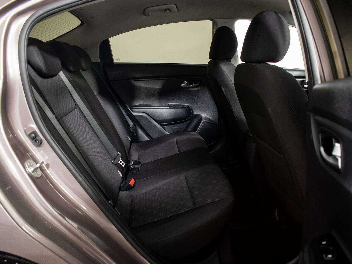 Kia Rio с пробегом — 2017 год. Фото: #6